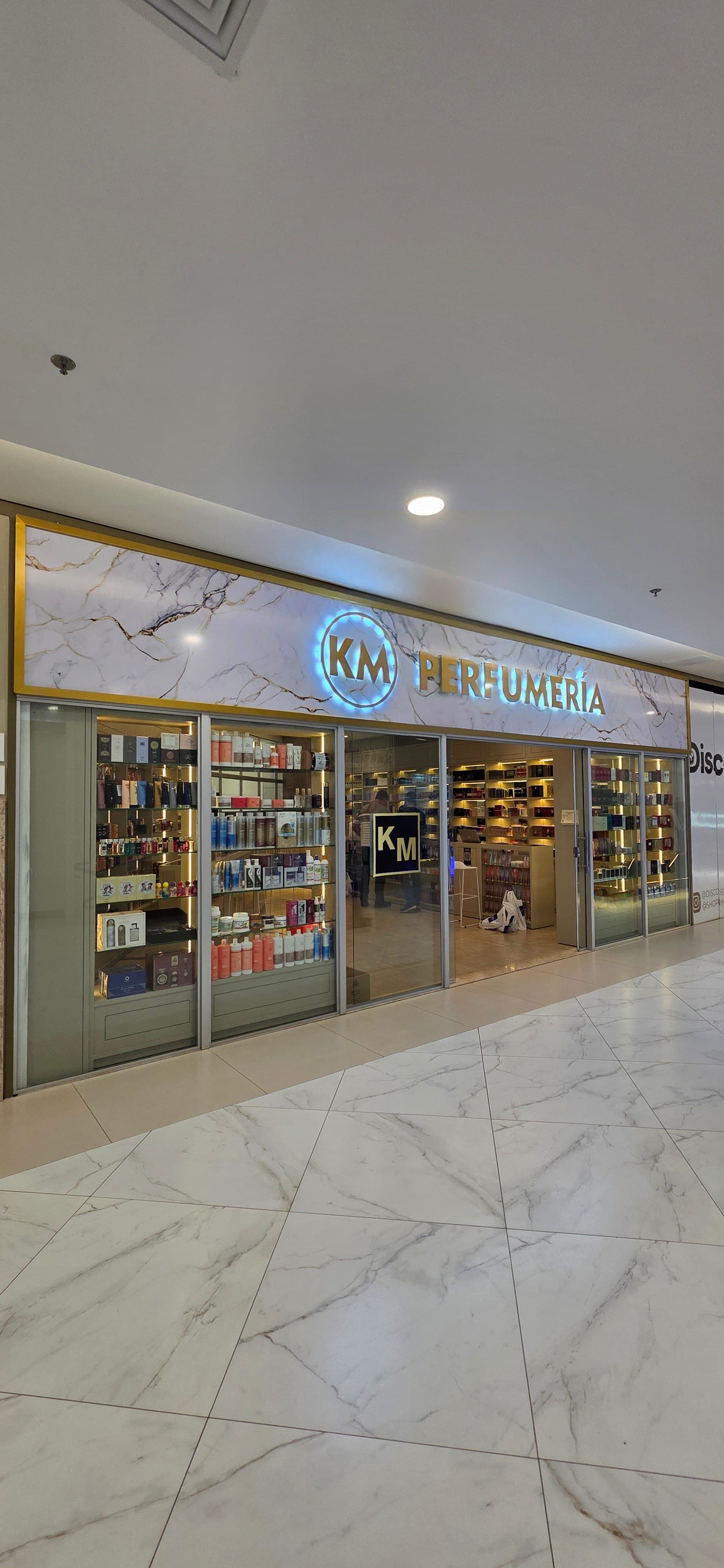 Loja Perfumeria KM no Shopping Dubai