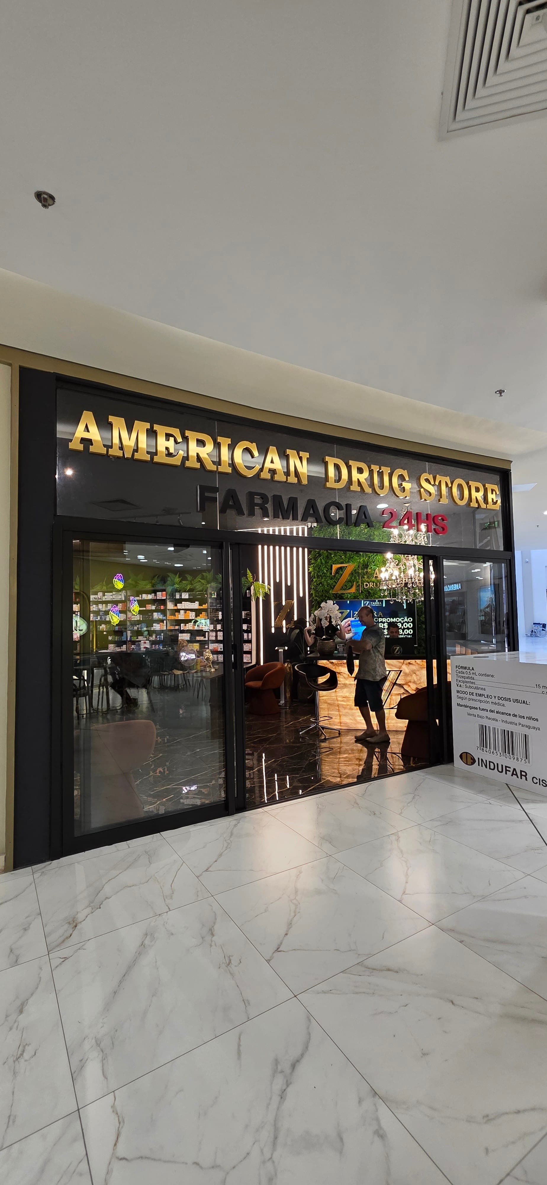 Loja Zhara Farmacia no Shopping Dubai